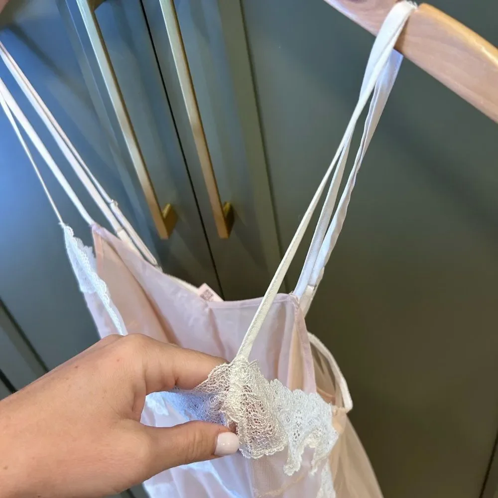 Victoria’s Secret Light Pink Lace Trim 2 Piece Nightgown - Picture 5 of 9